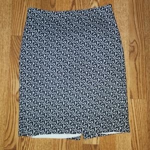 Ann Taylor pencil skirt w/back slit  vintage fully lined black floral sz 4